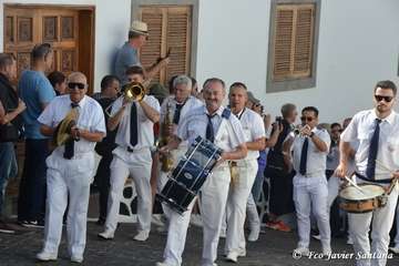 Miles de personas celebran el día de Santa Lucía en Las Tirajanas (Foto Francisco Javier Santana)